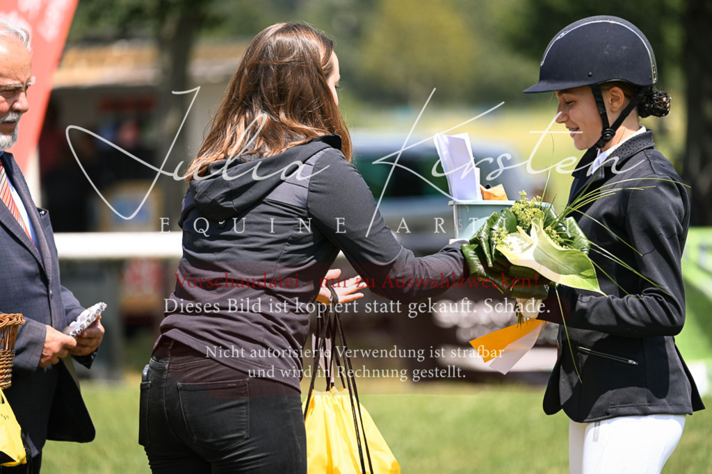 DSC_9391 | Pferde- und Turnierfotografie in Westsachsen. Pferdeportraits, Auftragszeichnungen und intuitive Kunst.