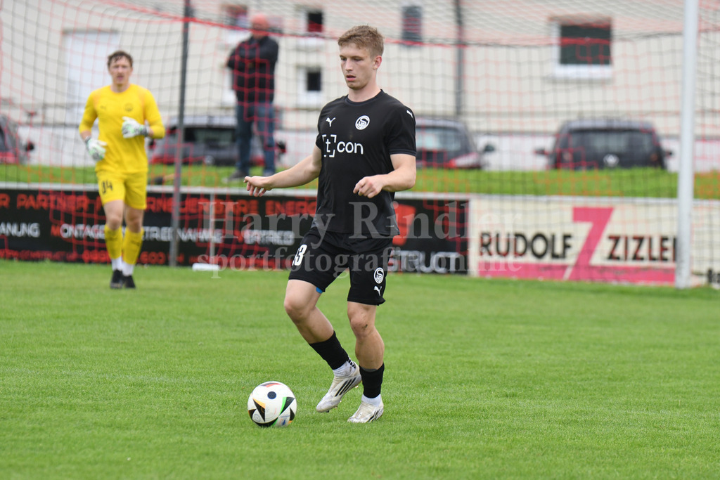 SpVgg Plattling : FC Ergolding | Elias Zeitler (SpVgg Plattling) - Realisiert mit Pictrs.com