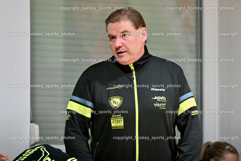 SCO Ossiachersee Bodensdorf vs. SU Spk. Kufstein | Ratzinger Werner Coach, SCO Ossiachersee Bodensdorf vs. SU Spk. Kufstein, SCO Ossiachersee Bodensdorf vs. SU Spk. Kufstein am 04.10.2024 in Bodensdorf (SCO Halle Bodensdorf), Austria, (Photo by Bernd Stefan)