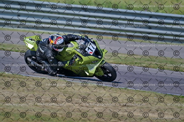 26BT02-0090 | markuskiefer.com - Realisiert mit Pictrs.com