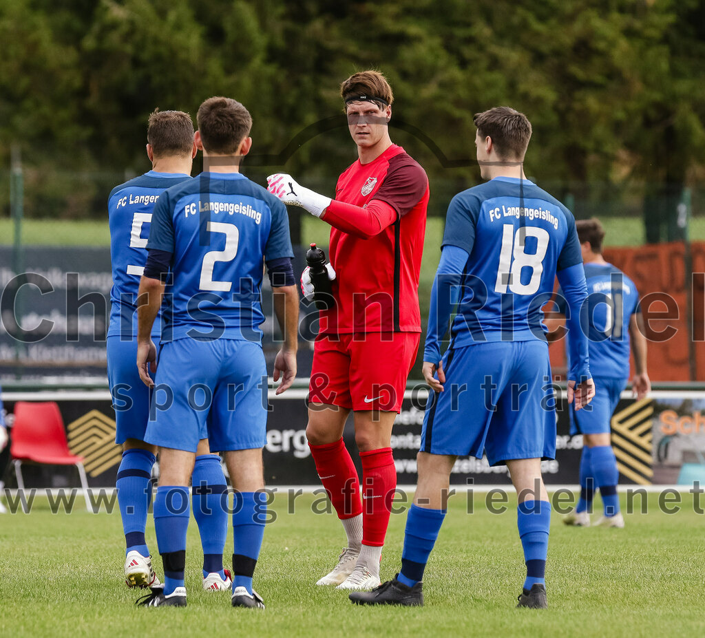 2023-10-14_012_FC_Langengeisling_gegen_TSV_Siegsdorf | Erding, Deutschland, 14.10.2023:
Fußball, Bezirksliga Oberbayern Ost 2023 / 2024, 13. Spieltag, FC Langengeisling gegen TSV Siegsdorf, Endergebnis: 3:0

Andreas Buchberger (FC Langengeisling, #5), Lucas Seeholzer (FC Langengeisling, #2), Torwart Michael Hierl (FC Langengeisling, #1), Paul Bucher (FC Langengeisling, #18)

Foto: Christian Riedel / fotografie-riedel.net