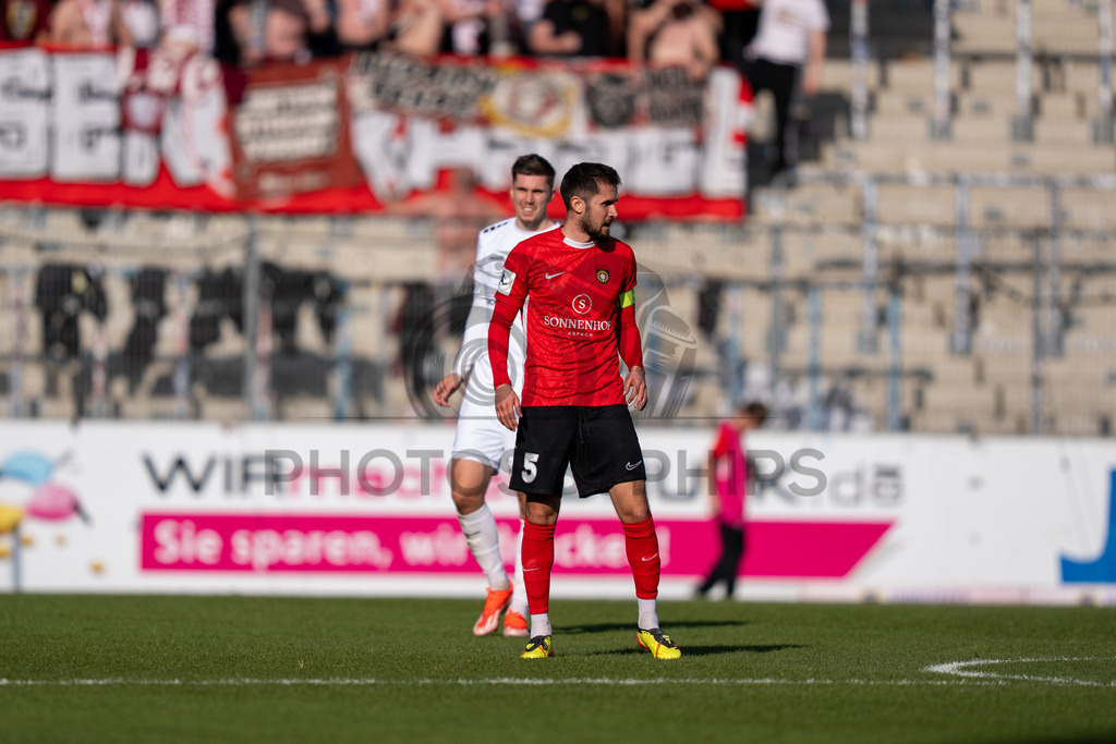 SG Sonnenhof Großaspach vs. KSV Hessen Kassel, Fussball, Regionalliga Südwest, 23. Spieltag, Saison 2025/2026, 07.03.2026 | Volkan Celiktas (SG Sonnenhof Großaspach, #05),SG Sonnenhof Großaspach vs. KSV Hessen Kassel, Fussball, Regionalliga Südwest, 23. Spieltag, Saison 2025/2026, 07.03.2026Foto: photosbyphips/Philip Ziegler