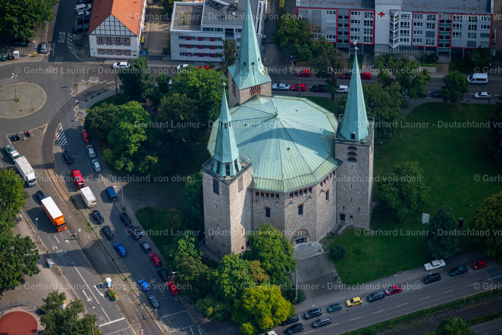 4047444 | NüRNBERG 21.08.2021 Kirchengebäude " Reformations-Gedächtnis-Kirche " im Ortsteil Rennweg in Nürnberg im Bundesland Bayern, Deutschland. Weiterführende Informationen bei: Kirchengemeinde Nürnberg-Maxfeld Pfarramt. // Church building "Reformations-Gedaechtnis-Kirche" in the district Rennweg in Nuremberg in the state Bavaria, Germany. Further information at: Kirchengemeinde Nuernberg-Maxfeld Pfarramt. Foto: Gerhard Launer