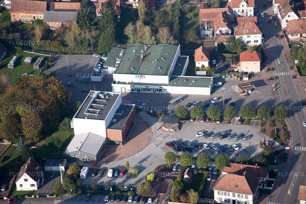 Luftbild: Ortsansicht in Soultz-sous-Forêts im Bundesland Bas-Rhin in Frankreich. Foto: IMG_075585.jpg vom 01.11.2014 durch Werner Riehm/FLY-FOTO.de