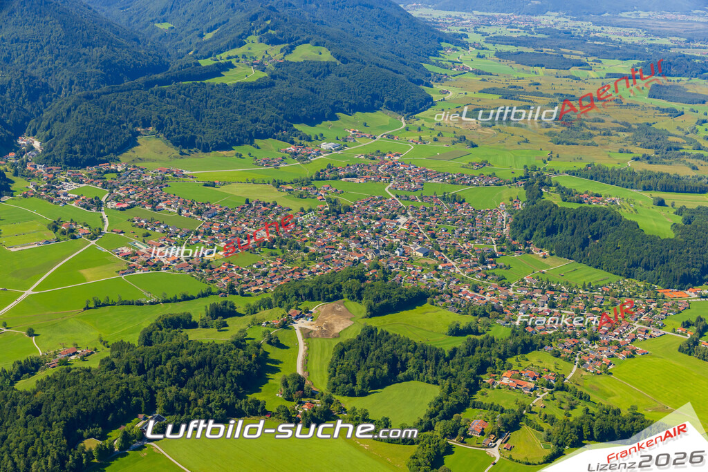 Luftaufnahme von Bergen - Die Luftaufnahme wurde 2025 vom UL-Flugzeug heraus erstellt ( keine Drohne ) - Hochauflösende Luftaufnahme - für professionelle Ausdrucke geeignet. Die Geschenkidee !Mit Lizenz und Bildrechte bestellbar