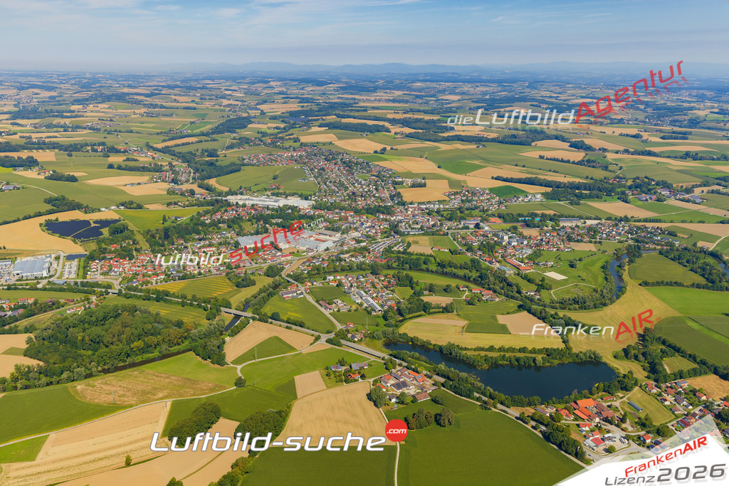 Luftaufnahme von Ruhstorf an der Rott - Die Luftaufnahme wurde 2025 vom UL-Flugzeug heraus erstellt ( keine Drohne ) - Hochauflösende Luftaufnahme - für professionelle Ausdrucke geeignet. Die Geschenkidee !Mit Lizenz und Bildrechte bestellbar
