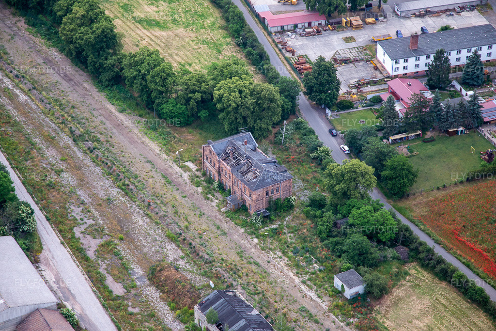 Luftbild: Ruine an der Vater-Jahn-Straße im Ortsteil Ermsleben in Falkenstein im Bundesland Sachsen-Anhalt in Deutschland. Foto: IMG_136393.jpg vom 16.06.2023 durch Werner Riehm/FLY-FOTO.de