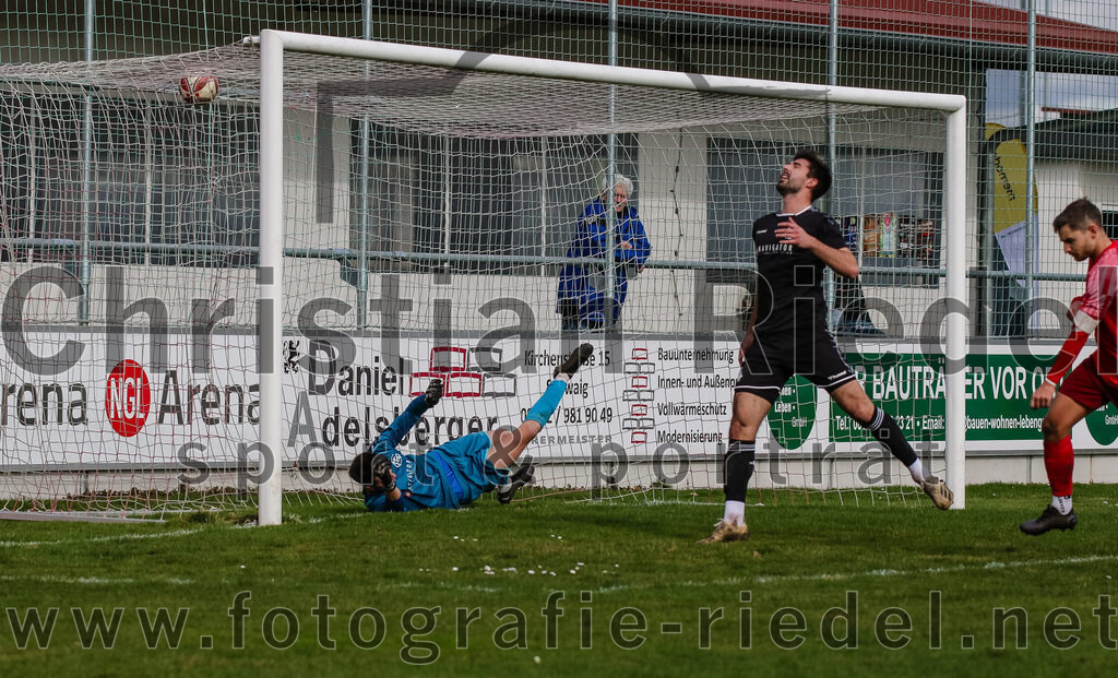 2024-02-24_052_FC_Schwaig_gegen_TSV_1880_Wasserburg | Oberding, Deutschland, 24.02.2024:
Fußball, 2. Runde Qualifikation TOTO-Pokal 2023 / 2024, 1. Spieltag, FC Schwaig gegen TSV 1880 Wasserburg, Endergebnis: 2:3

Torwart Philipp Strunk (FC Schwaig, #30), Johannes Empl (FC Schwaig, #14), Michael Barthuber (TSV 1880 Wasserburg, #19)

Foto: Christian Riedel / fotografie-riedel.net