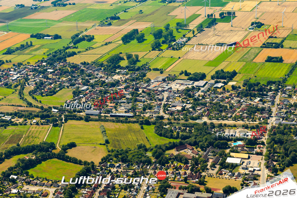 Das Luftbild der Stadt Sankt Michaelisdonn wurde 2022 vom Flugzeug heraus erstellt (keine Drohnen-Aufnahmen) Aufnahmehöhe ca.450 Meter- hohe Bildauflösung und Druck-Qualität. Garantiert!
