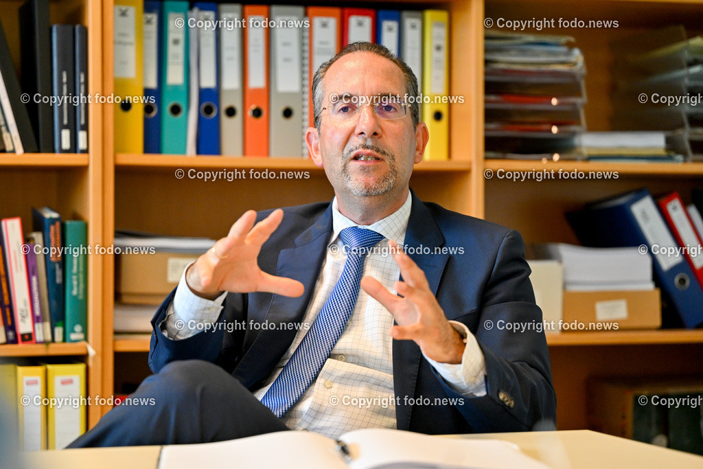 Teodoro Cocca_ JKU Asset Management_ 17.07.2023-21 | 17.07.2022, Johannes Kepler Universität Linz, AUT, Teodoro Cocca, JKU Asset Management,  im Bild Univ.-Prof. Dr. Teodoro Cocca (Stv. Institutsvorstand und Leiter der Abteilung für Asset Management)