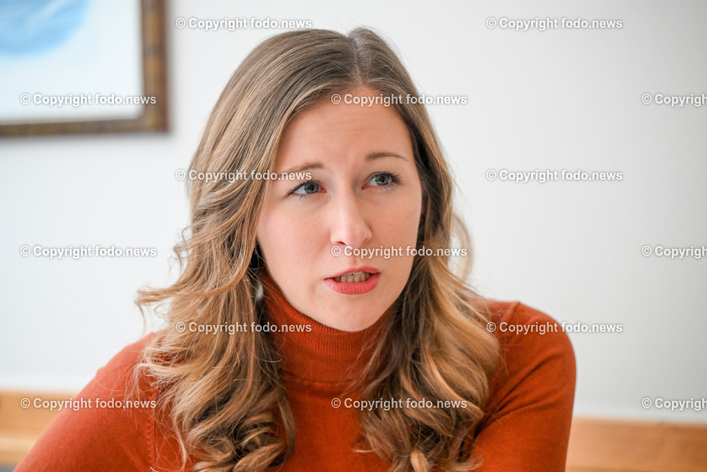 Claudia Plakolm (VP_ Staatssekretaerin)_ 12.04.2024-26 | 12.03.2024, Linz, AUT, Politik im Bild Claudia Plakolm (VP, Staatssekretaerin im Bundeskanzleramt fuer Jugendangelegenheiten und Zivildienstagenden)