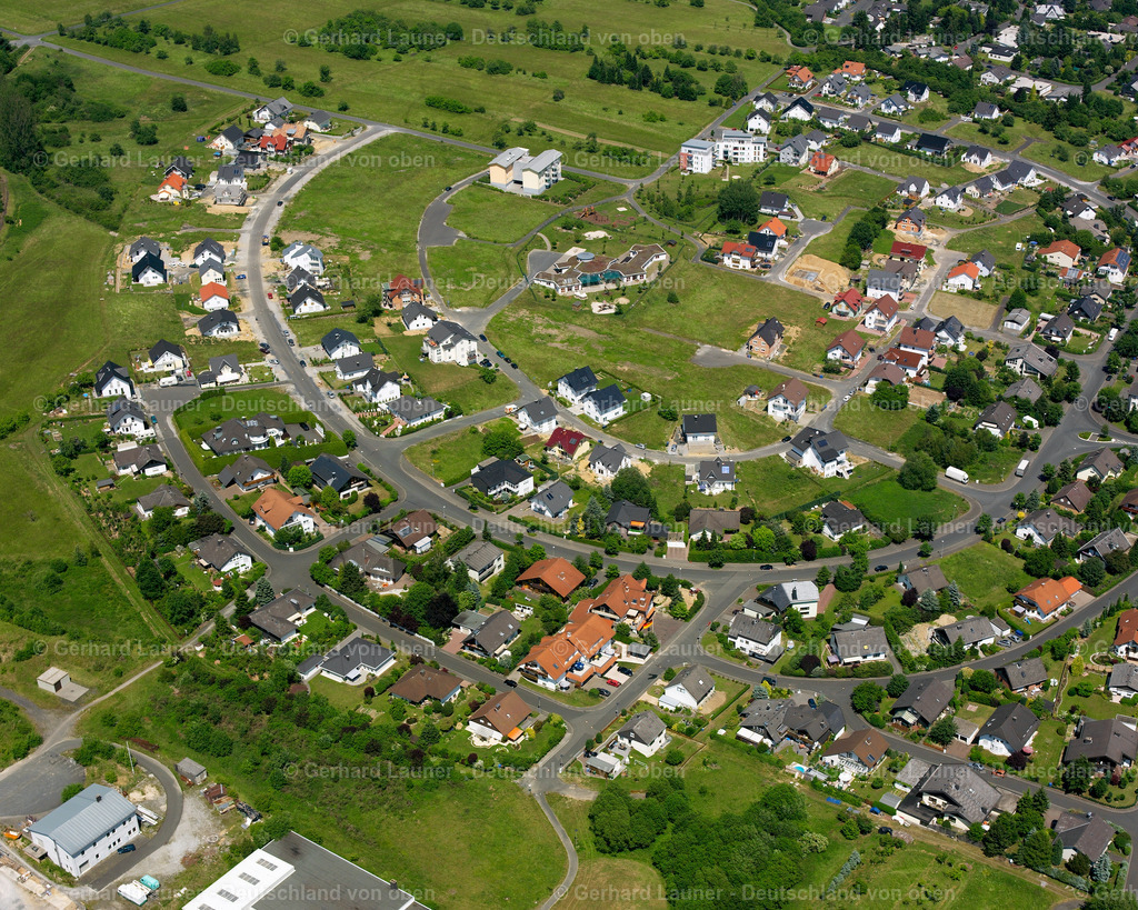 2611126 | FLAMMERSBACH 09.06.2006 Wohngebiet einer Einfamilienhaus- Siedlung  in Flammersbach im Bundesland Hessen, Deutschland // Single-family residential area of settlement  in Flammersbach in the state Hesse, Germany Foto: Gerhard Launer