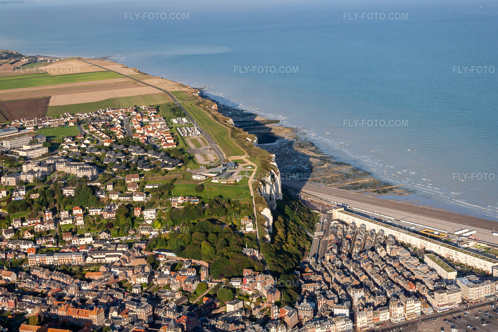 Aerial view: View of the town in the district Basse Ville in Le Tréport in the state Seine-Maritime, France. – Photo: IMG_70786.jpg taken on 08/24/2014 by Werner Riehm/FLY-FOTO.com – Resolution of the original: 4361 x 2907 px