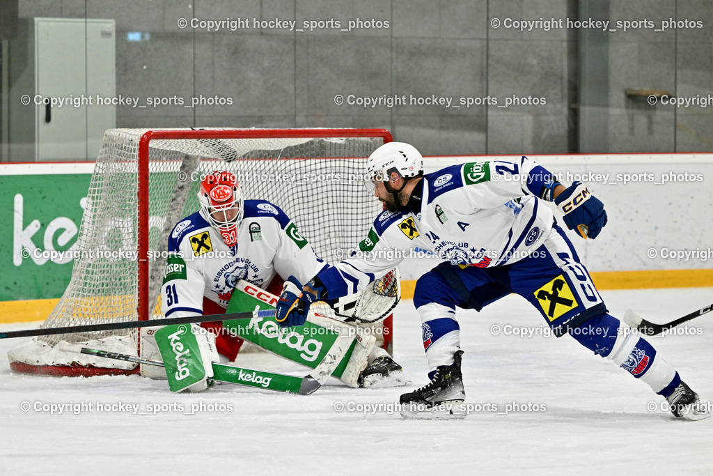 ESV Ferlach vs. UECR Eisbären Huben | #31 Sicher Michael UECR EISBÄREN HUBEN, #24 Veider Kevin UECR EISBÄREN HUBEN, ESV Ferlach vs. UECR Eisbären Huben, ESV Ferlach vs. UECR Eisbären Huben am 31.10.2025 in Ferlach (HTC Eishalle Ferlach), Austria, (Photo by Bernd Stefan)
