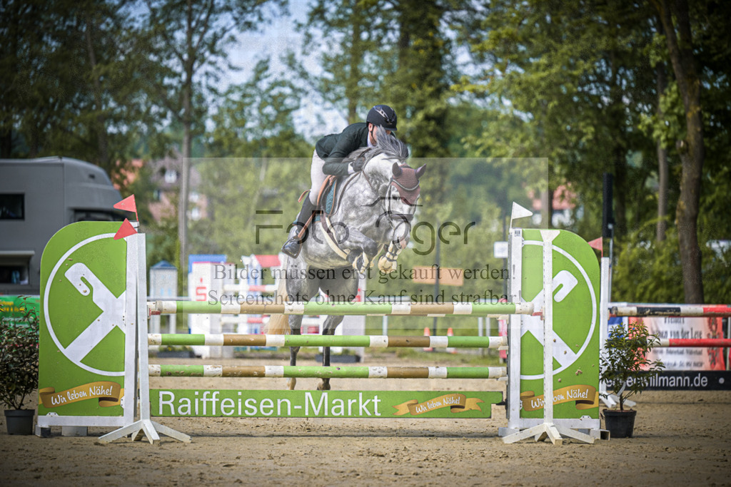 DOS_8190 | Entdecke hochwertige Reitturnierfotos von Foto Oger. Professionell, emotional und authentisch – jetzt Lieblingsmomente im Shop bestellen.Deutschlandweite Turnierfotografie. - Realisiert mit Pictrs.com