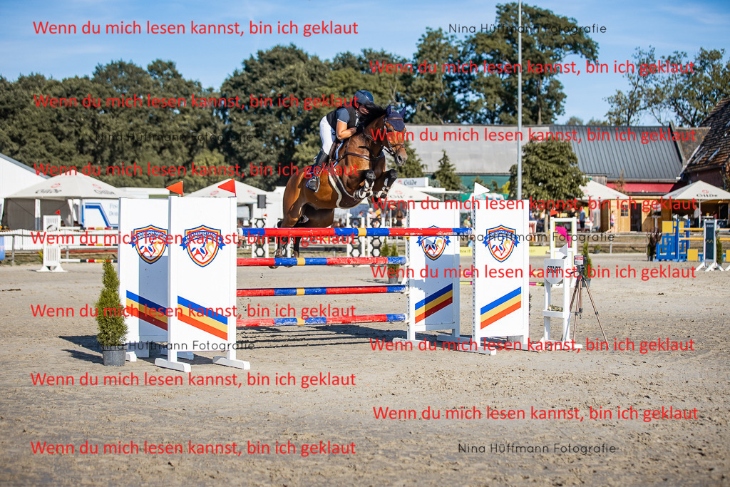 BK1A8666 | Turnierbilder Turnierfotos Nina Hüffmann Turnierfotografie Pferdefotografie Tierzeichnung Haustierzeichnung Pferdezeichnung Hundezeichnung Videograf  - Realisiert mit Pictrs.com