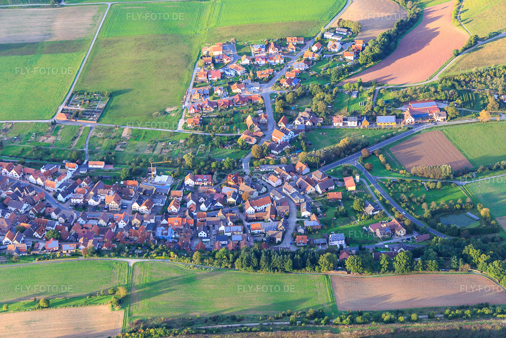 Luftbild: Ortsansicht von Süden im Ortsteil Dertingen in Wertheim im Bundesland Baden-Württemberg in Deutschland. Foto: IMG_073640.jpg vom 26.09.2014 durch Werner Riehm/FLY-FOTO.deAuflösung des Originals: 5472 x 3648 px
