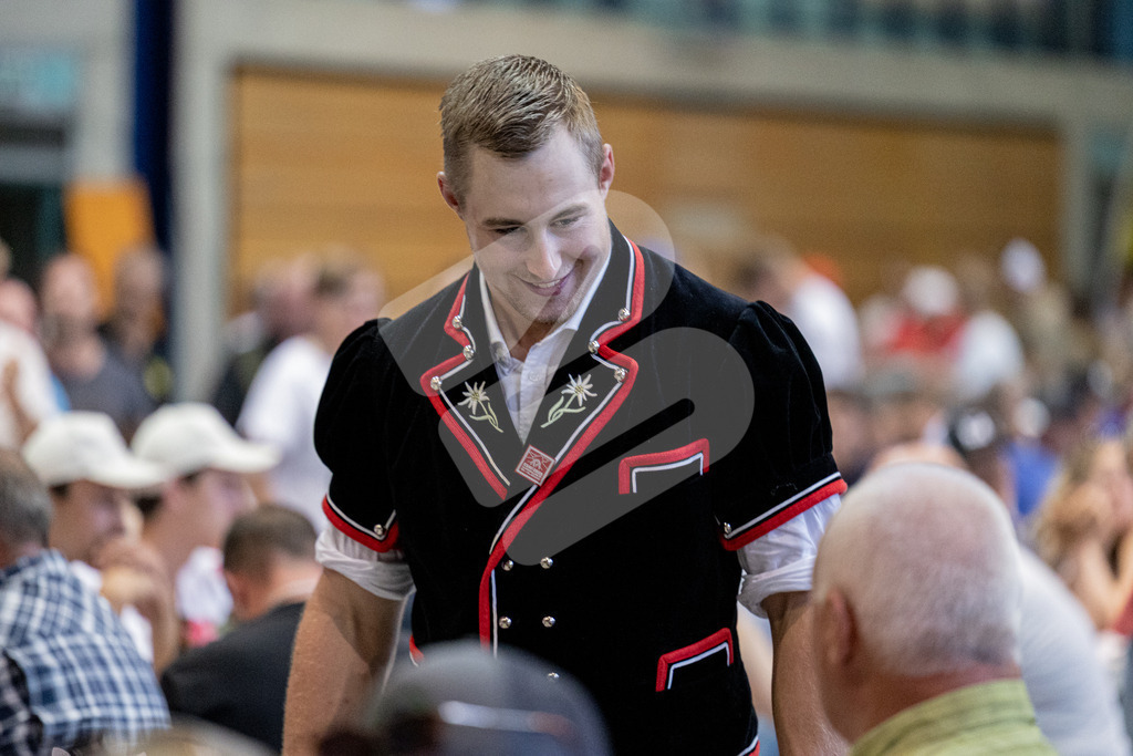 TESSINER2025_Ehrung_2210 | Die Schwinger des Schwyzer Kantonalen Schwingerverbandes: Fotos, die Dynamik und Leidenschaft festhalten, sowie emotionale Momente aus dem traditionellen Schwingsport zeigen. - Realisiert mit Pictrs.com