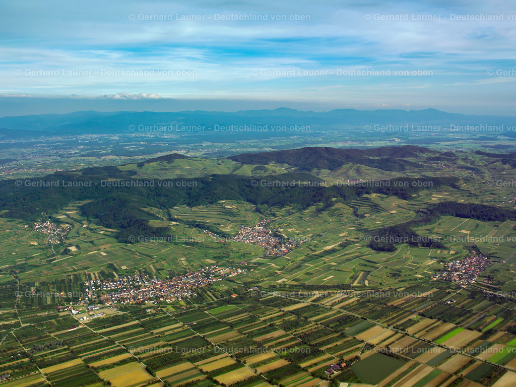9200350 | Blick über den Kaiserstuhl von Königsschaffhausen in Richtung Südosten