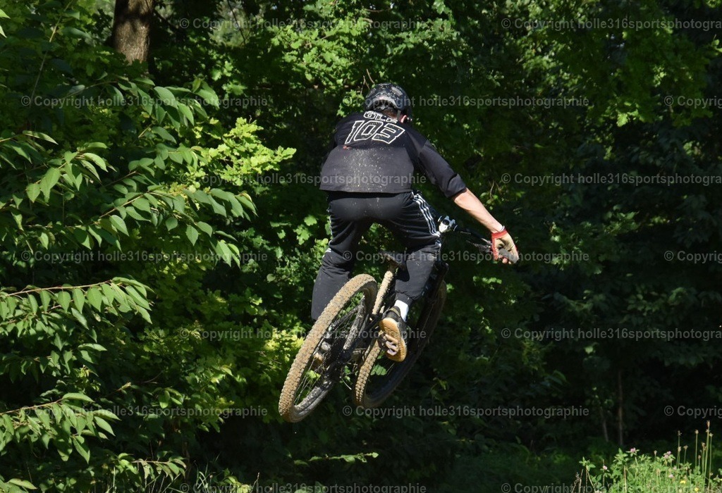 DSC_0048_1 | Sportfotografie , Motorsport, Motoross, Reitsport, Mointainbike, Enduro,
Landschaft , Outdoor, Eventfotografie, Landschaft, Bilder online bestellen - Realisiert mit Pictrs.com