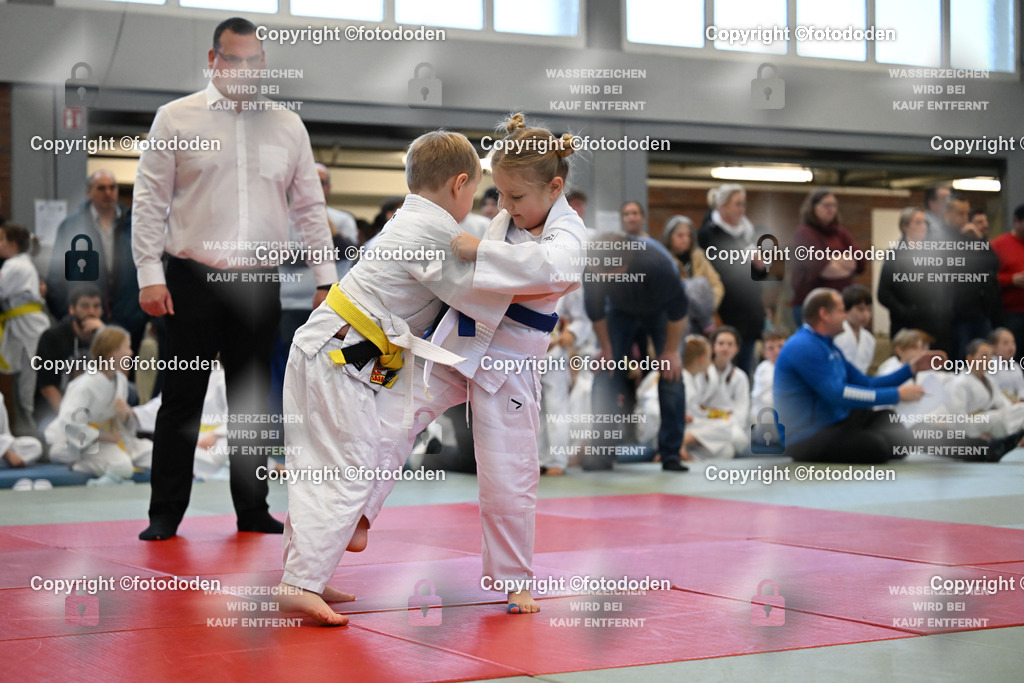 DSC_2537 | Till Niehuisen / TuS Holtriem gegen Charlotte Bär / BSC Burhafe