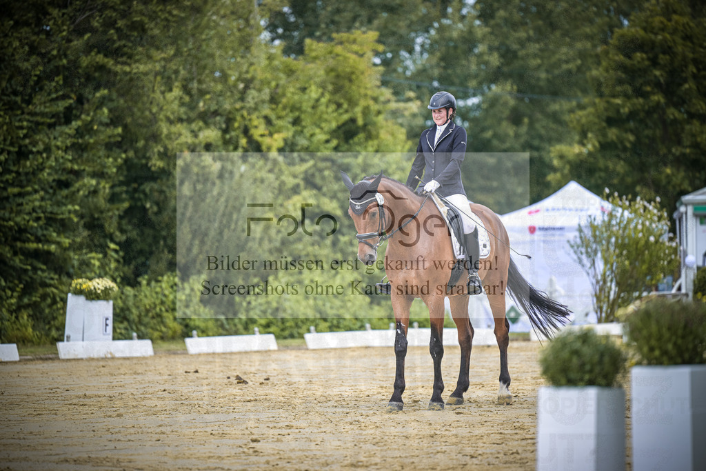 DOS_1135 | Entdecke hochwertige Reitturnierfotos von Foto Oger. Professionell, emotional und authentisch – jetzt Lieblingsmomente im Shop bestellen.Deutschlandweite Turnierfotografie. - Realisiert mit Pictrs.com