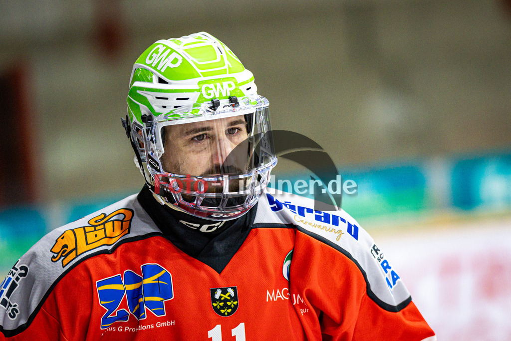 TSV Peißenberg MINERS gegen EHC Königsbrunn PINGUINE | Eishockey Bayernliga Herren Playoffs Viertelfinale 2024/25 - Spiel 6 von 7, TSV Peißenberg MINERS gegen EHC Königsbrunn PINGUINE, 20250221,Florian SIMON (MINERS 11) Portrait, Freisteller,2025-02-21 in Peißenberg (Eisstadion Peißenberg)Florian SIMON (MINERS 11)Copyright: WolfgangxLindner foto-lindner.de