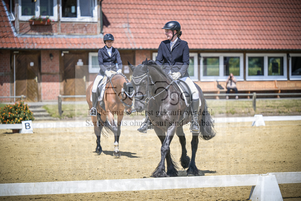 DOS_4418 | Entdecke hochwertige Reitturnierfotos von Foto Oger. Professionell, emotional und authentisch – jetzt Lieblingsmomente im Shop bestellen.Deutschlandweite Turnierfotografie. - Realisiert mit Pictrs.com