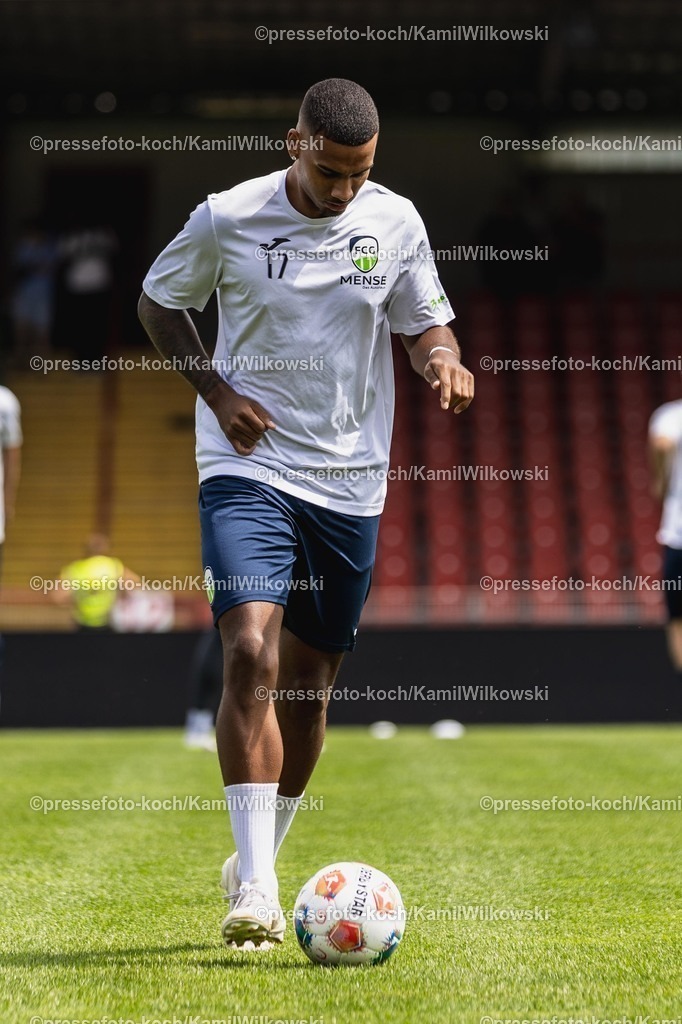 xKWI26072501007 | 26.07.2025, xkwix, Fußball, Regionalliga-West, Rot-Weiß Oberhausen - FC Gütersloh, Stadion Niederrhein: David Winke ( FC Gütersloh #17 ) 