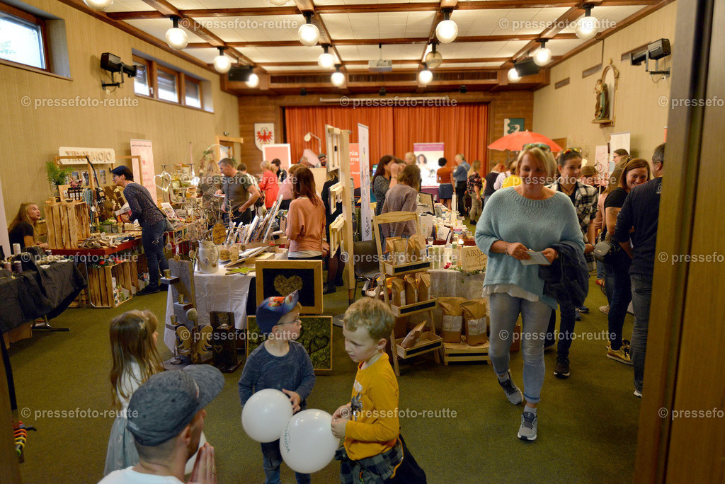 10-news-2022-Okt16-Erste-Frauenmesse-Weissenbach-RAUM-WTV_4916 | Info aus dem Bezirk Reutte/Ausserfern Tirol sowie eine umfangreiche Bilddatenbank über die gesamte Region: Lechtal, Talkessel Reutte, Tannheimertal, Zwischentoren. Lech, Plansee, Zugspitze, Grenztunnel, B179, Fernpassstraße, Verkehr, Lawinen, Tradition, - Realisiert mit Pictrs.com