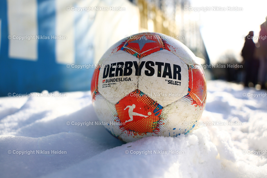 NH_HolsteinKiel_Training_18022026 | Spielball im Schnee beim Training von Holstein Kiel.Fußball I Herren I Training I Saison 2025-2026 I Holstein Kiel I 18.02.2026 I Citti-Fußballpark