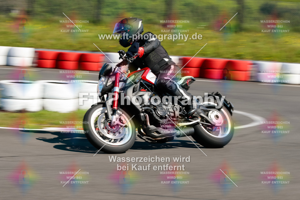 Moto-TeamOBK-21776 | Hier findet Ihr Bilder von Touristenfahrten auf der Nürburgring Nordschleife oder von anderen Veranstaltungen die ich besucht habe. Viel Spass beim Durch Schauen 