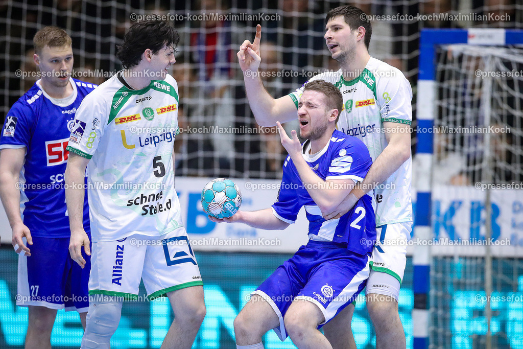 Gum1HBL19022401022 | 19.02.2024, Gummersbach, Handball, Liqui Moly Bundesliga, Schwalbe-Arena, VfL Gummersbach - SC DHfK Leipzig: Dominik Mappes (VfL Gummersbach) nach dem Foulspiel von Matej Klima (SC DHFK Leipzig)