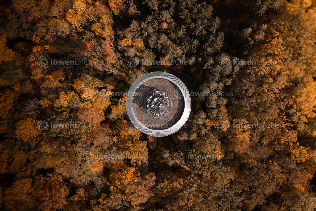 Wasserturm im Eichert bei Göppingen im Herbst | löwenblicke | shop