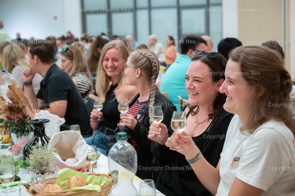 DSC_7067 | bbe, Bensheim, Winzerfest 2024, Gebietsweinprobe im Bürgerhaus moderiert von Jan Faber, Charlotte Freiberger-Rabold und Gebietsweinkönigin Katja Simon, ,, Bild: Thomas Neu
