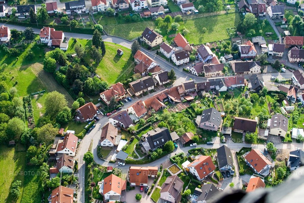 Luftbild: Brucknerstr im Ortsteil Gräfenhausen in Birkenfeld im Bundesland Baden-Württemberg in Deutschland. Foto: IMG_2049.jpg vom 14.05.2006 durch Werner Riehm/FLY-FOTO.de