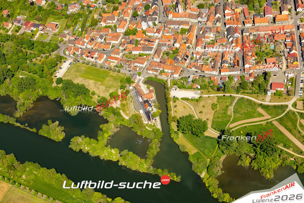 Luftaufnahme der Stadt Marktsteft - Die Luftaufnahme wurde 2025 vom UL-Flugzeug heraus erstellt ( keine Drohne ) - Hochauflösende Luftaufnahme - für professionelle Ausdrucke geeignet. Die Geschenkidee !Mit Lizenz und Bildrechte bestellbar