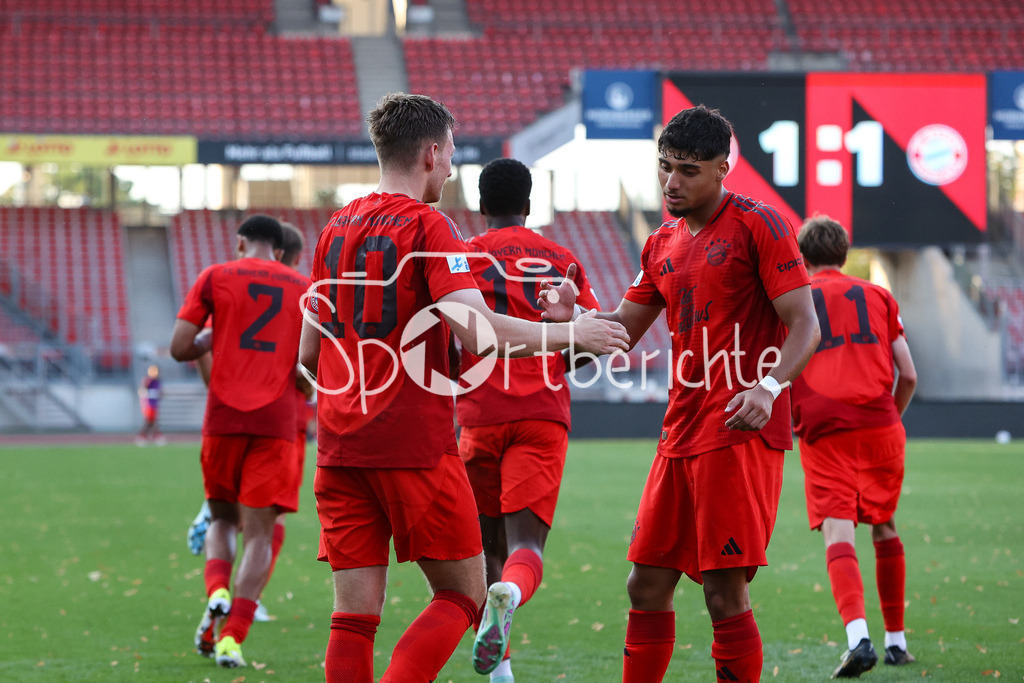 1. FC Nürnberg II - FC Bayern Amateure | Jubel nach dem Treffer zum 1-1 durch Timo Kern (FCB #10) / Treffer / Freude / Torschuezte