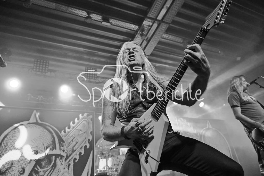 Evil Obsession | Sdom Gitarrist Frank "Blackfire" GOSDZIK beim Konzert in Regensburg an seiner Gitarre / Evil Obsession Part II, Eventhall Airport am 29.12.2024