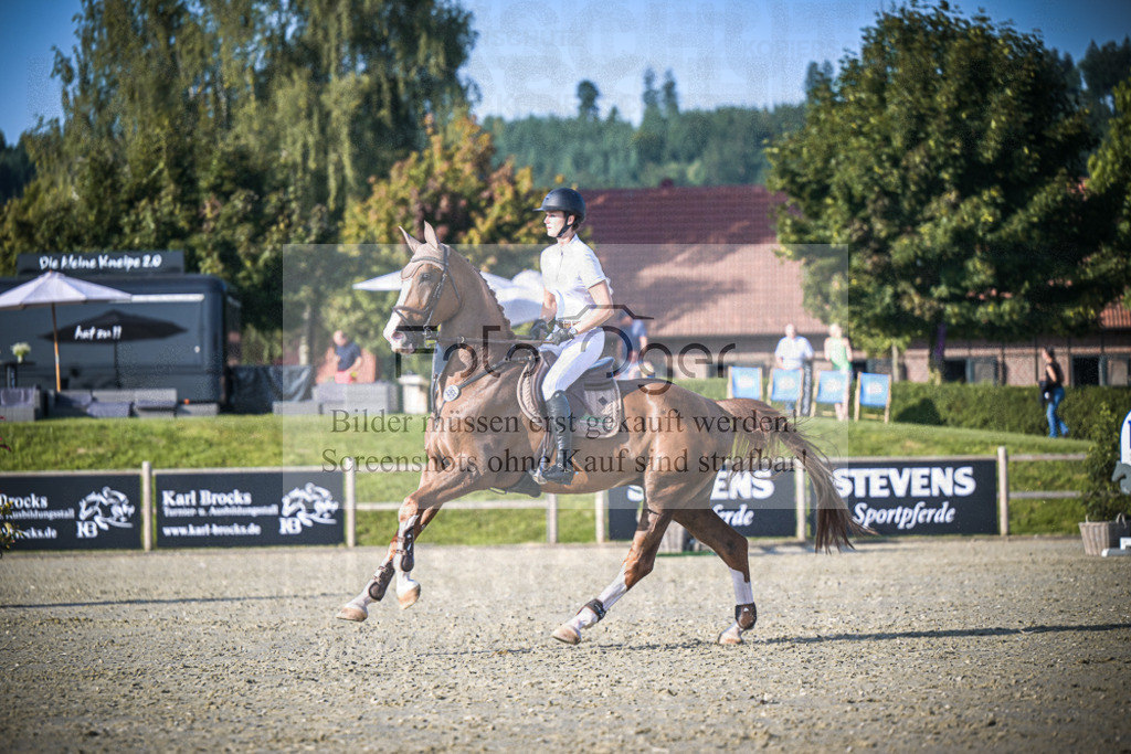 DOS_2083 | Entdecke hochwertige Reitturnierfotos von Foto Oger. Professionell, emotional und authentisch – jetzt Lieblingsmomente im Shop bestellen.Deutschlandweite Turnierfotografie. - Realisiert mit Pictrs.com