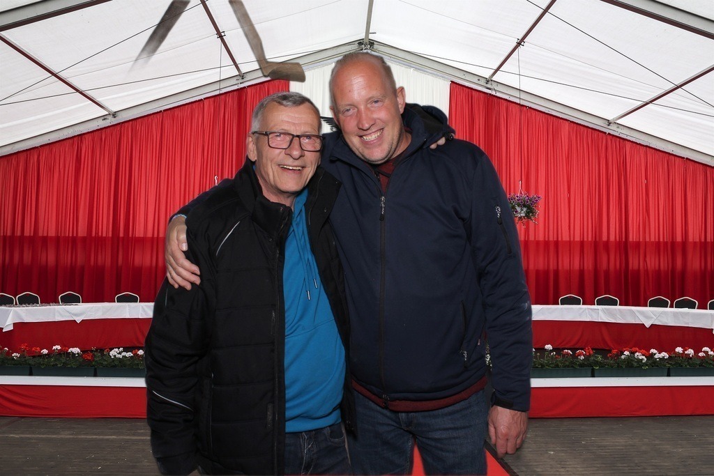 top-top.de 240928-178 | Foto, Video, Fotografie, Videografie, Fotobox, DJ, Discjockey, Musik, Musikbox, Veranstaltung, Photobooth, Amazon, Ebay, Buchtipp, Bestseller, Autor, Verlag, Buch, Wesel, Hamminkeln, NRW, Dinslaken, Rees, Drohne, Hochzeit, Party, Fotobox, Wesel, Fotograf