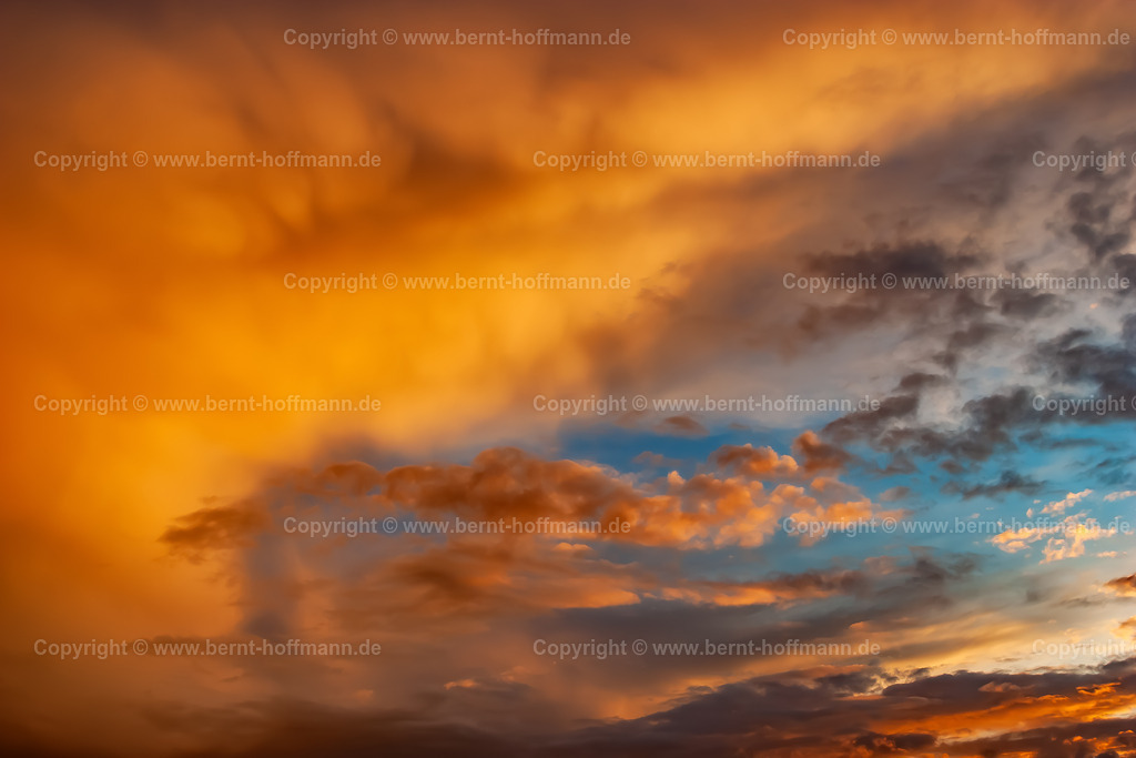 PHF_5838mod2_Eisschirm_90x60 | FOTOGRAFIE. Himmlische Farben - Unter dem Eisschirm. __ Rand einer Gewitterwolke - von der Abendsonne beleuchtet.  - Realisiert mit Pictrs.com