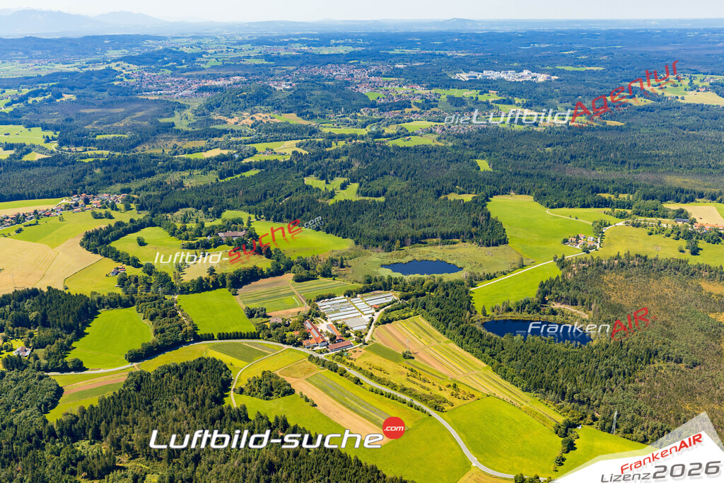 Klassische Luftaufnahme ohne Drohne zeigt:Letten bei Bad Heilbrunn - Die Luftbildaufnahme wurde 2025 vom UL-Flugzeug heraus erstellt ( keine Drohne ) - Hochauflösende Luftaufnahme -Nicht vergleichbar mit Google Maps oder Satelittenbilder- Die Geschenkidee !Mit Lizenz und Bildrechte bestellbar