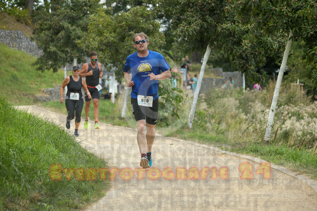 250824_1421_EX1_5915 | Sportfotografie im Rhein-Sieg Kreis, Köln, Bonn, NRW, Rheinland Pfalz, Hessen, etc. Unser Tätigkeitsfeld umfasst den Laufsport vom Volkslauf über den Marathon, Duathlon, Triathon bis zum Ultralauf wie Kölnpfad Ultra oder Schindertrail.