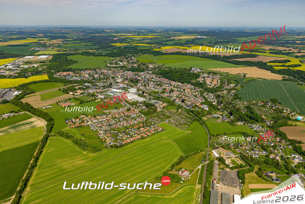 Das Luftbild der Stadt Hainichen wurde 2022 vom Flugzeug heraus erstellt (keine Drohnen-Aufnahmen) Aufnahmehöhe ca.450 Meter- hohe Bildauflösung und Druck-Qualität. Garantiert!