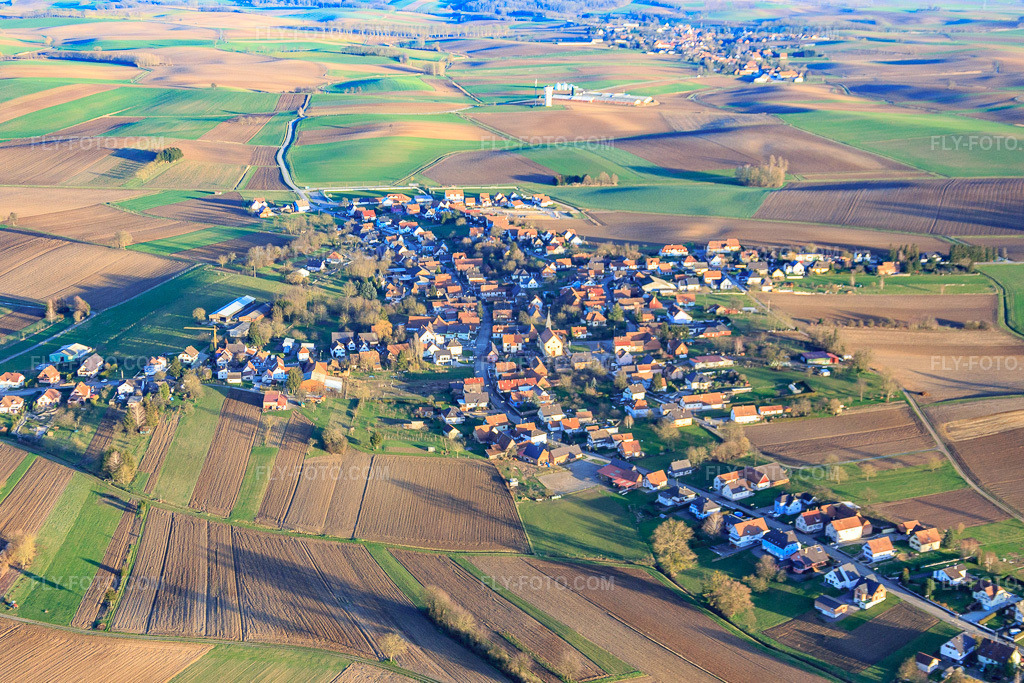 Aerial view: View of the town from the west in Oberlauterbach in the state Bas-Rhin, France.Photo: IMG_086022.jpg taken on 02/06/2016 by Werner Riehm/FLY-FOTO.comResolution of the original: 5164 x 3443 px