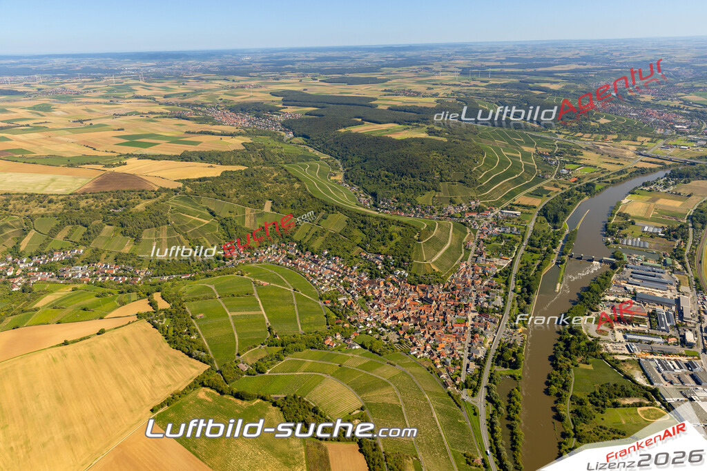 Das Luftbild zeigt :  Randersacker - Die Luftaufnahme wurde 2023 vom UL-Flugzeug aus erstellt ( keine Drohne ) - Hochauflösende Luftaufnahme - Für grossformatige Ausdrucke geeignet. Die Geschenkidee !Mit Lizenz und Bildrechte bestellbar