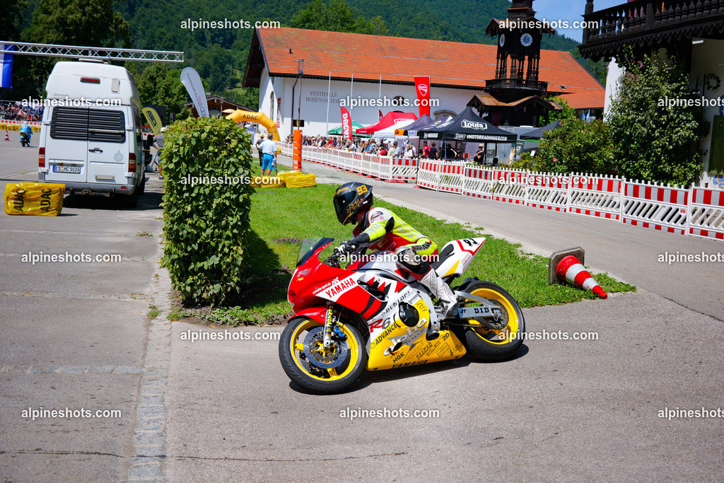 P1036925-2 | Erleben Sie atemberaubende, hochqualitative Fotos Ihrer Fahrt entlang der malerischen Alpenstraßen. Besuchen Sie alpineshots.com, um professionelle Aufnahmen Ihrer unvergesslichen Reise zu finden und zu kaufen - Realisiert mit Pictrs.com