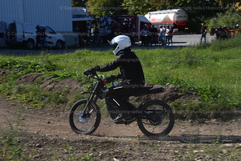 DSC_0128 | Sportfotografie , Motorsport, Motoross, Reitsport, Mointainbike, Enduro,
Landschaft , Outdoor, Eventfotografie, Landschaft, Bilder online bestellen - Realisiert mit Pictrs.com