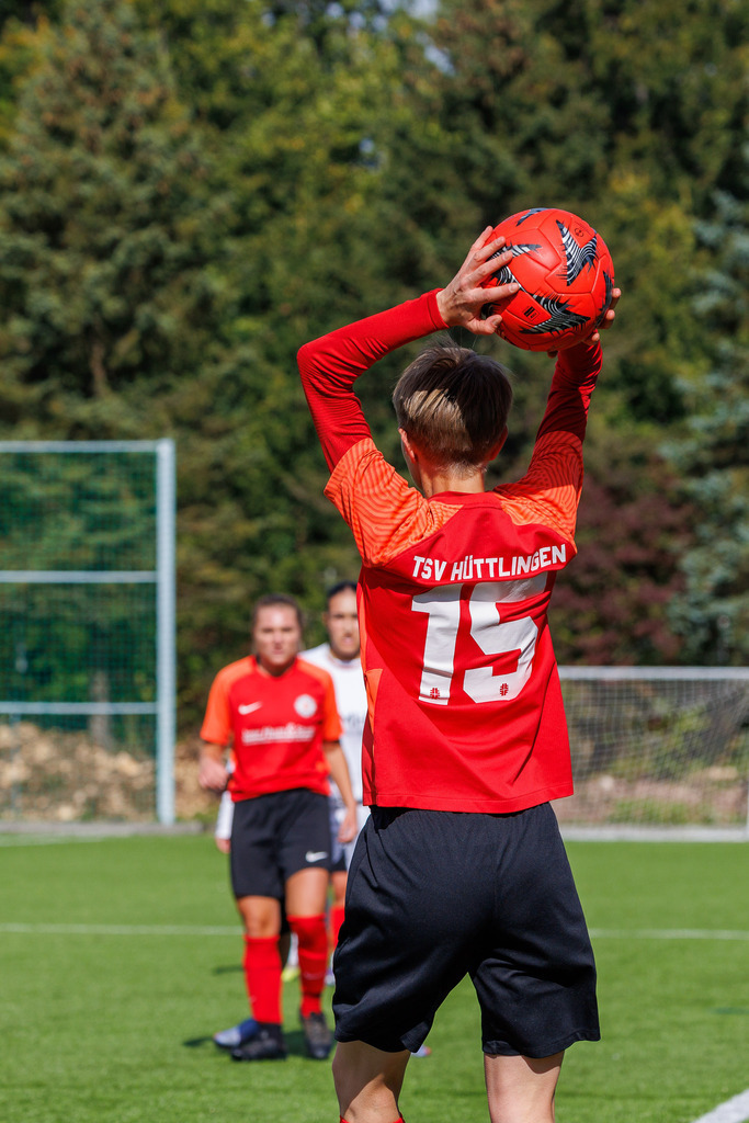FCHHÜT_251003_4359 | 1.FC Heidenheim 1846 II vs. TSV Hüttlingen, Fußball, Frauen, Bezirkspokal, 2025/2026, 1.Runde, 03.10.2025 in Mergelstetten, Sportplatz 2(Foto: Michael Bulling) - Realisiert mit Pictrs.com